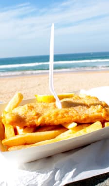 Fish and chips sur la plage