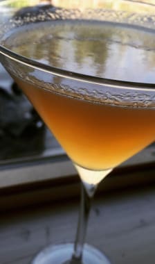 Verre de cocktail au Cointreau et au cognac, citron et orange