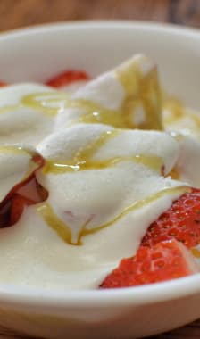 Fraises avec crème  fraîche