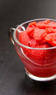 Sorbet fruits rouge dans une tasse