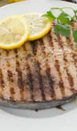 Steak de thon grillé
