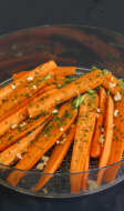 Carottes dans un panier vapeur