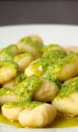 Assiette de gnocchis au pesto