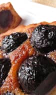 Parts de tarte aux raisins noirs