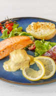 Assiette de pavé de saumon avec des légumes