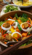 Salades de légumes aux saveurs asiatiques