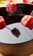 Pièces de boeuf pour la fondue bourguignon et caquelon