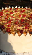 Bolo rei dans une couronne en papier