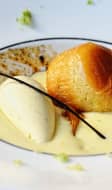 Baba au rhum sur sabayon et glace vanille