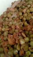 Protéines de soja texturées, petit pois et oignons