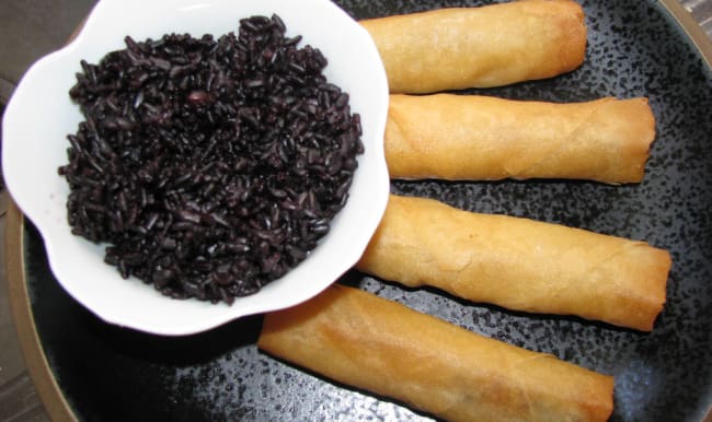 Riz noir et Nems