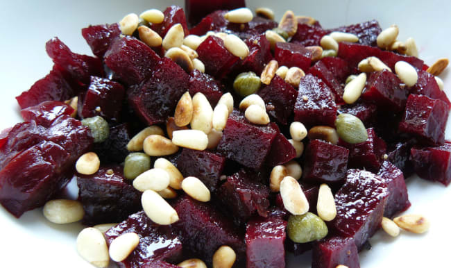 Salade de betterave rouge aux pignons et parmesan