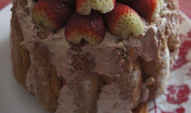 Charlotte aux fraise a base de biscuits à la cuillère