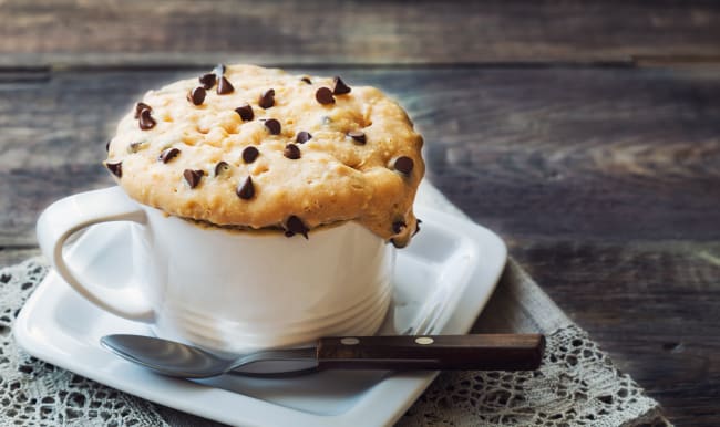 Mug cookie au beurre de cacahuète et pépites de chocolat