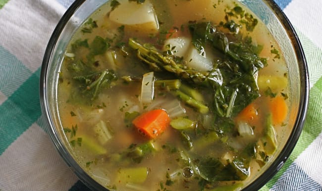 Bol de bouillon de légumes