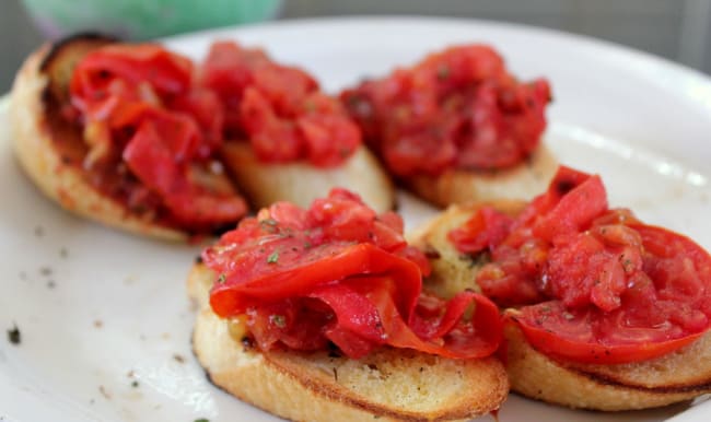 Crostini aux tomates et origan