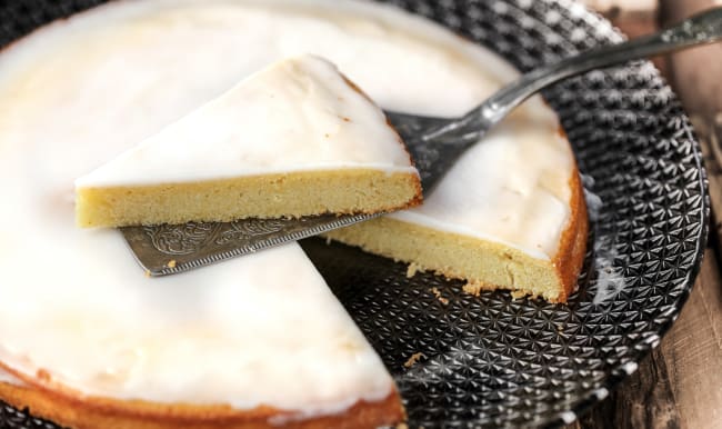 Gâteau nantais et son glaçage au rhum blanc