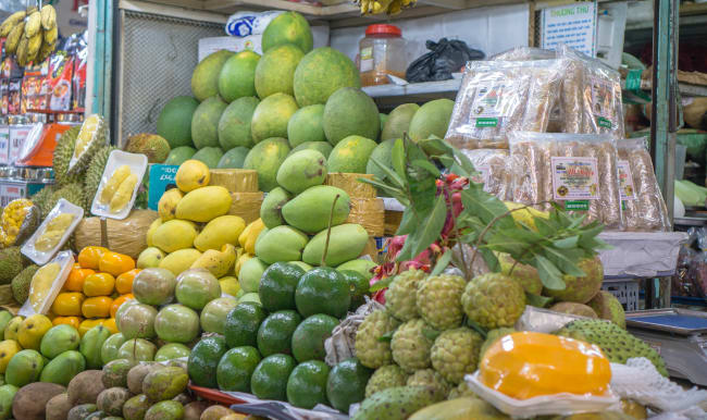 Stand de fruits tropicaux