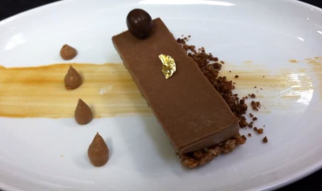 Dessert à base de namelaka au chocolat Caramélia Valrhona