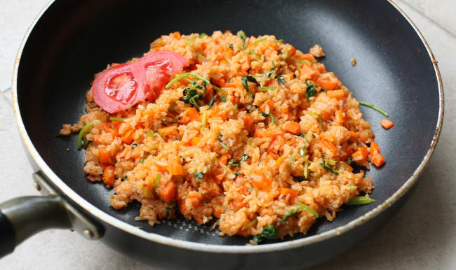 Riz frit à la tomate