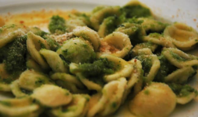 Plat d'orecchiette aux cime di rapa