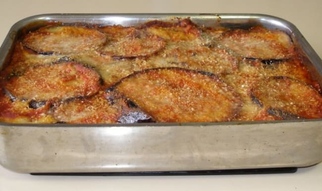 Plat de parmigiana d'aubergines