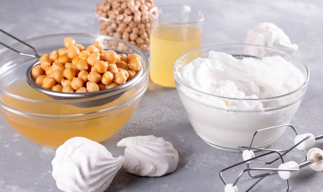 Aquafaba de pois chiches et préparation de meringues sans oeuf