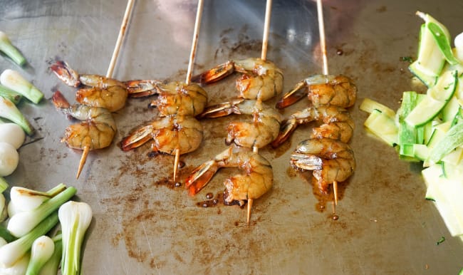 Brochettes de gambas à la plancha