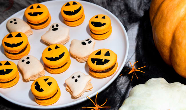 Assiette de macarons pour halloween