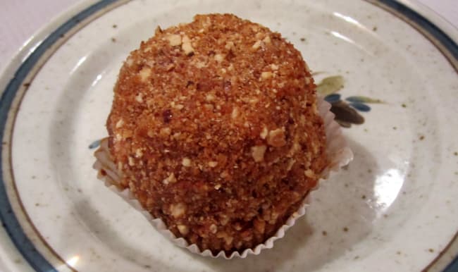 Mystère glacé dans une assiette à dessert