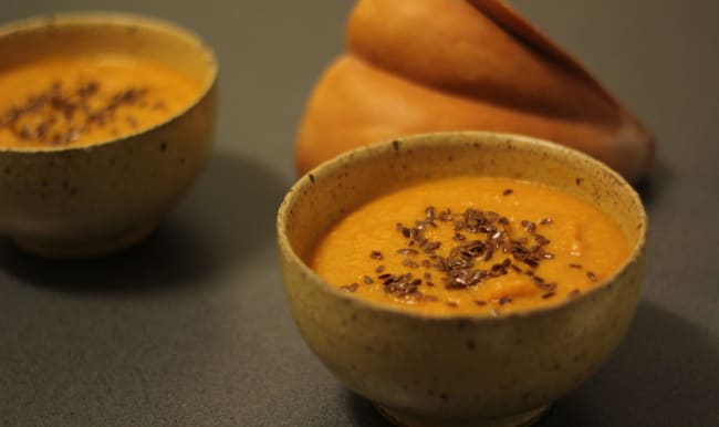 Soupe de courge, patate douce et lait de coco, graines de lin