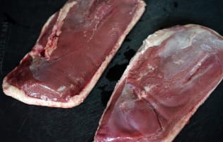 Magret De Canard Sauté Au Vinaigre De Framboise