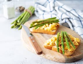 Tartines d'asperges : nos 7 meilleures idées pour ce début de printemps
