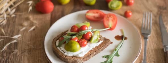 Bowls, salades et tartines : l'art de manger frais en 5 recettes