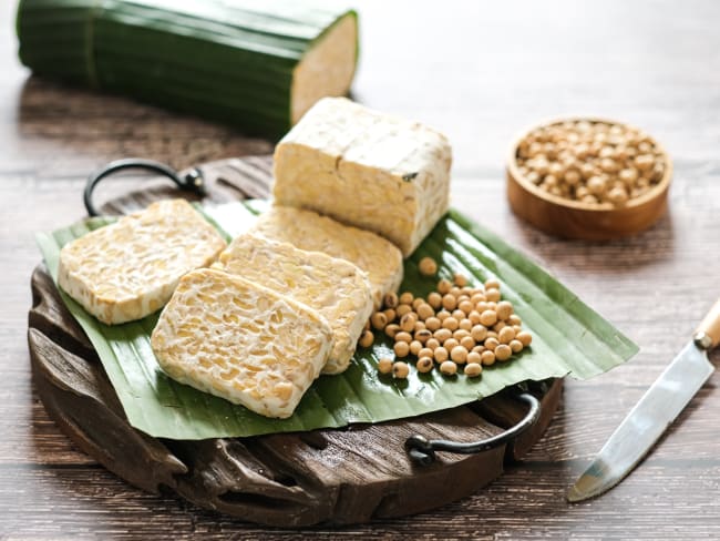 Bloc de tempeh tranché