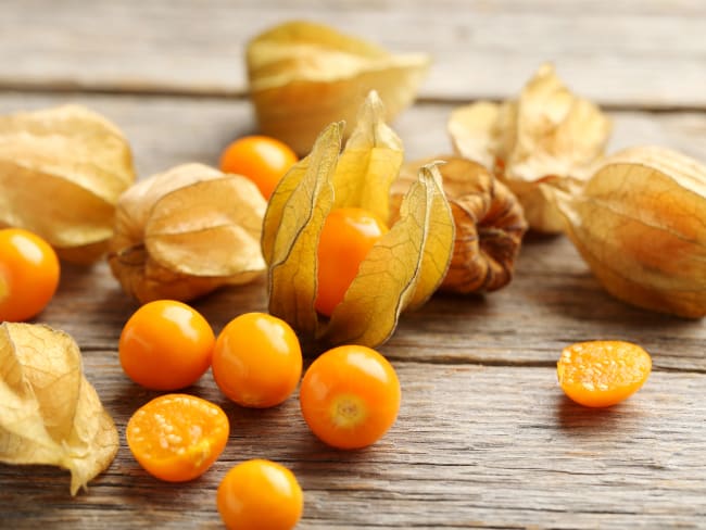 Physalis sur table bois