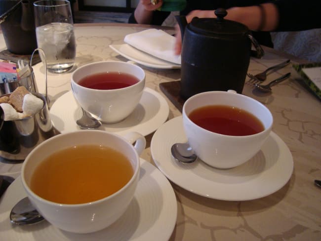 3 tasses de différents thés