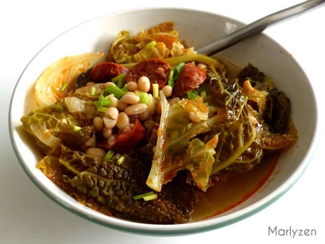 Soupe au chou frisé, haricots et chorizo