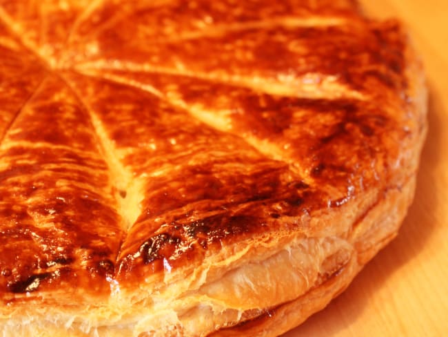 Galette des rois à la frangipane d'amandes et noisettes pour l'épiphanie