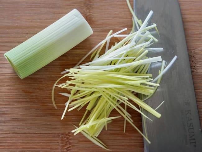 Tailler une julienne de poireaux