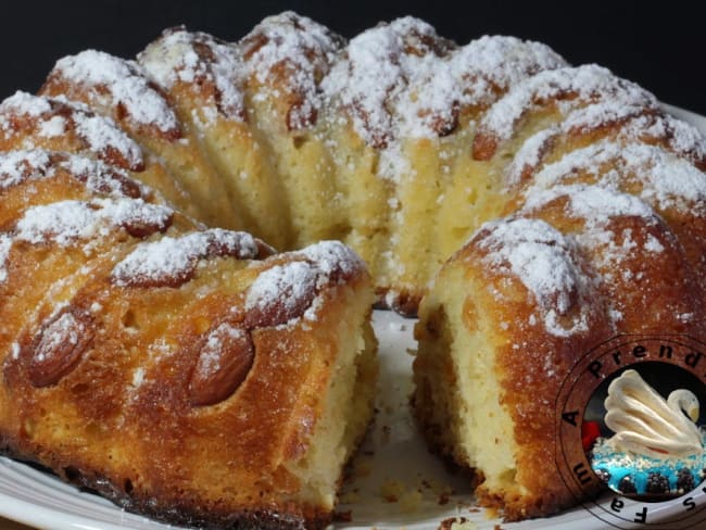 Kougelhof alsacien au sirop d'amandes parfumé à la fleur d'oranger (Kouglof)