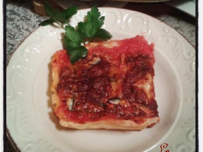 Tarte à la tomate , mozzarella et aux anchois marinés au piment