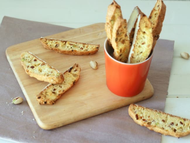 Biscottis aux pistaches et abricots secs