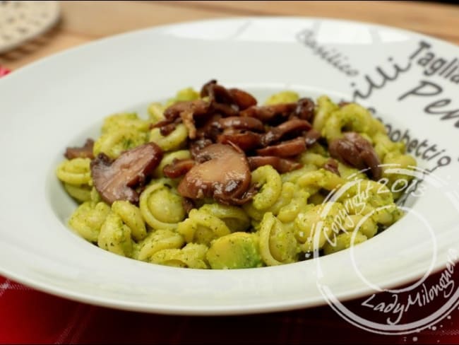 Pâtes à l’avocat et aux champignons