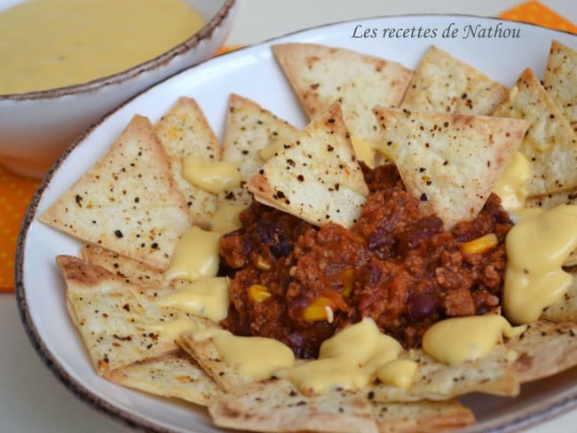 Nachos sauce cheddar et chili con carne