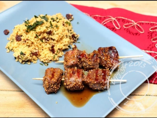 Brochettes de magrets de canard, couscous aux raisins secs