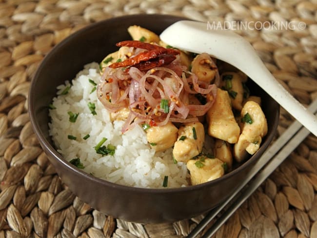 Poulet au miel, riz coco et sauce épicée à l'échalote