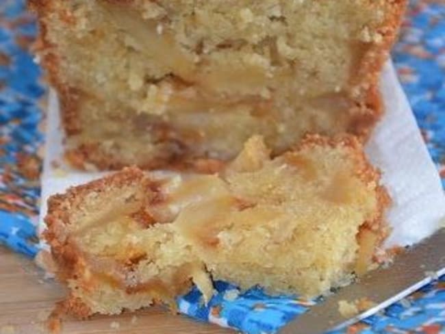 Gâteau aux pommes caramélisées et amandes