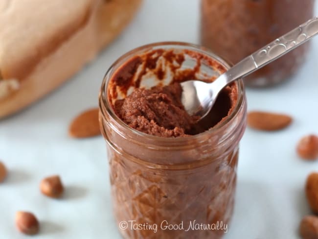 Pâte à tartiner au cacao, noisettes, amandes