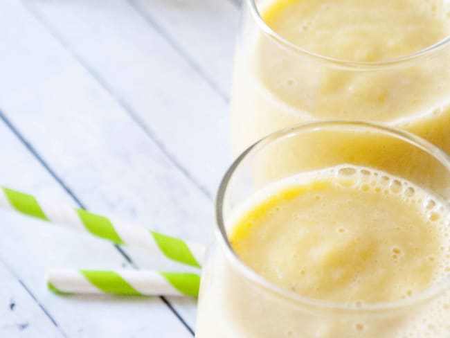 Smoothie exotique au lait d’amande, mangue et miel